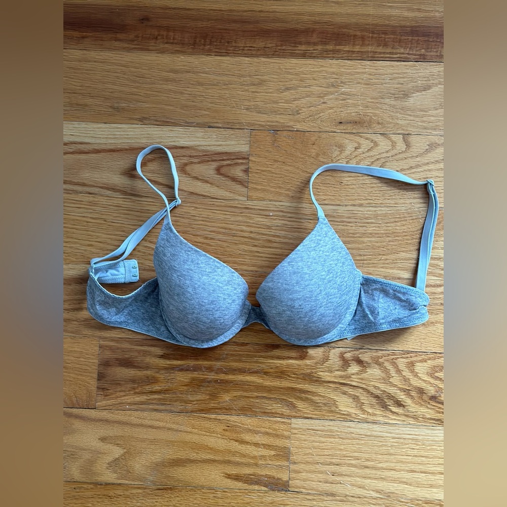 VICTORIA’S SECRET PUSH UP BRA 32B
